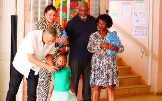 Distribution de cadeaux des écoles maternelles