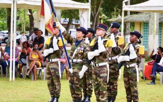 Cérémonie de présentation au drapeau