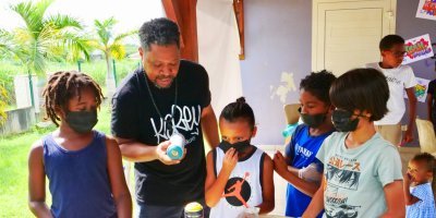 "2 mains en mains" atelier GRAFFITI